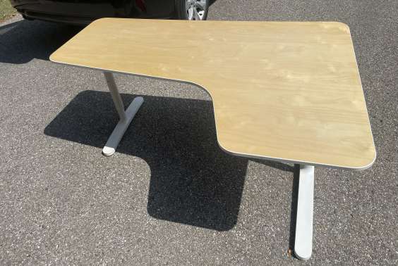 IKEA L-shape电脑桌 + 免费电脑椅