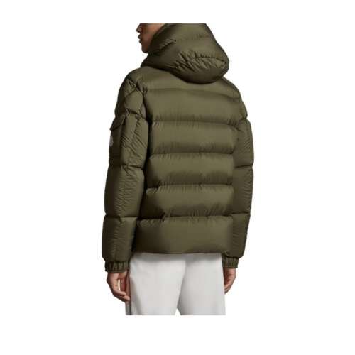 Moncler蒙口的军绿色羽绒服百搭所有裤子