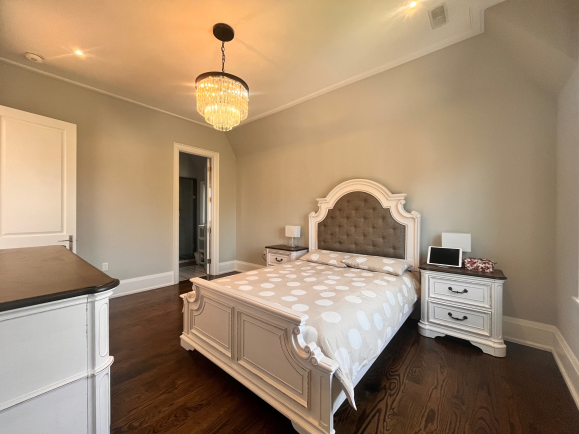 多市北约克中心地段Yonge St+Steeles Ave,6000+呎豪华别墅招Homestay