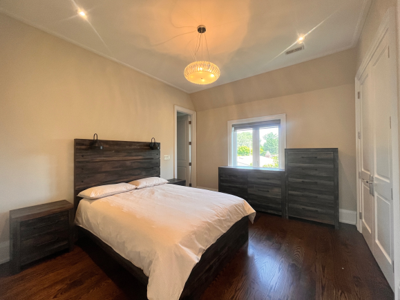 多市北约克中心地段Yonge St+Steeles Ave,6000+呎豪华别墅招Homestay