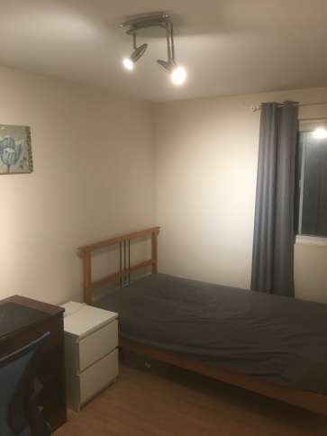 Finch/Leslie 镇屋2楼单间
