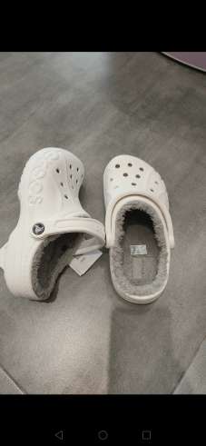 便宜出全新crocs