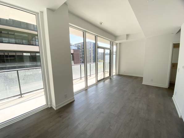 多伦多DT全新1+1den 1bath Condo出租 在liberty Village附近