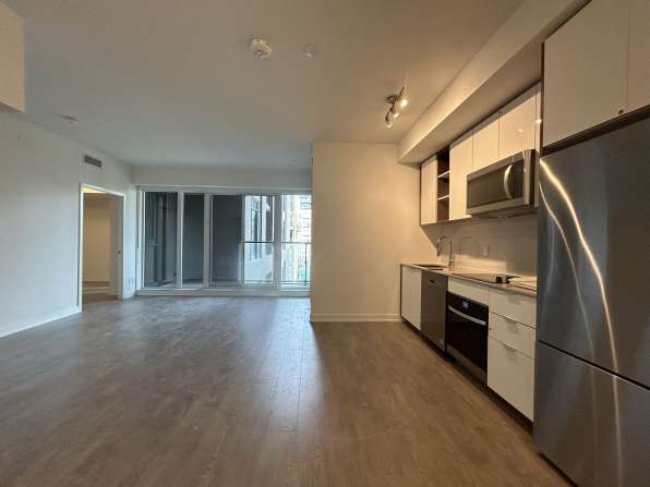 即住Bathurst/Richmond 3房3浴厕, $4300/月包车位