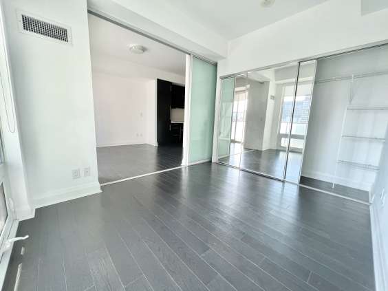 1080 Bay U Condo出租，1+1带车位无遮挡风景，3200$,8月15可入住