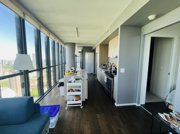 Downtown Condo 主卧出租