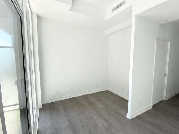 多伦多DT全新1+1den 1bath Condo出租 在liberty Village附近