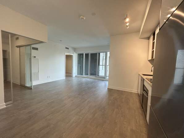 即住Bathurst/Richmond 3房3浴厕, $4300/月包车位