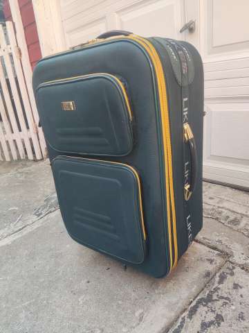 双轮旅行箱一个
