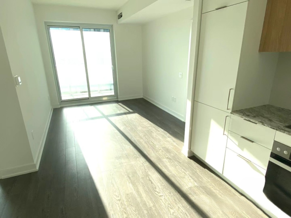 多伦多北约克2Bed+1den 2bath Condo出租 包车位水电暖气网络