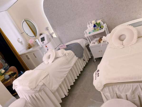 医学美容店招租养生1/月$1500   美甲区招租一/月 $800美