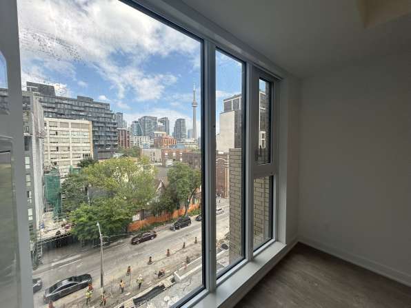 即住Bathurst/Richmond 3房3浴厕, $4300/月包车位