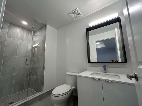 即住Bathurst/Richmond 3房3浴厕, $4300/月包车位