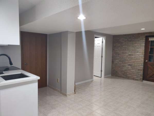 Warden/Steeles 分门地下室出租 两室一卫一厨