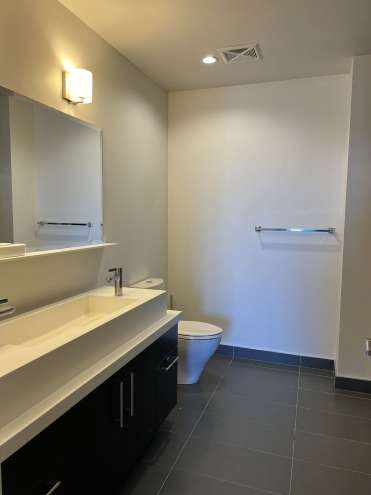 多伦多大学U Condo1080 Bay St.4401 主卧招租