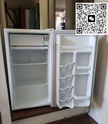 出一个小冰箱，微信davidfurniture
