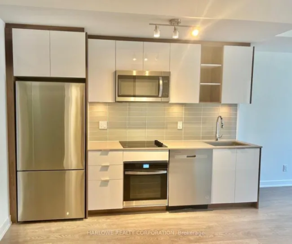 DT市中心2+1全新condo 出租，租金3500即住