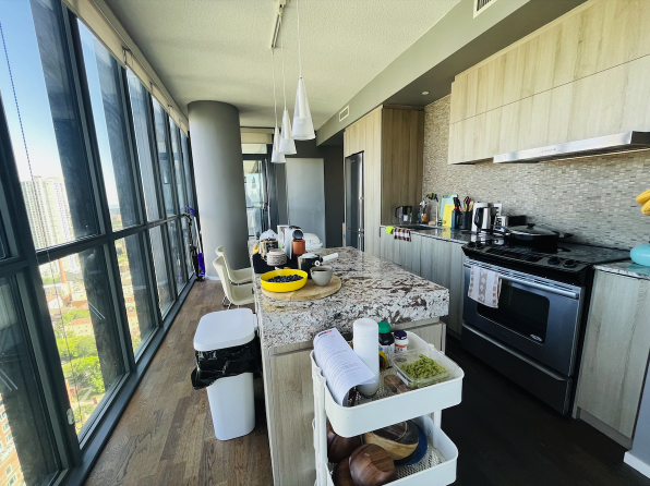 Downtown Condo 主卧出租