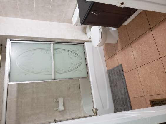 1st floor 2 bedroom unit for studentsAvailable fro
