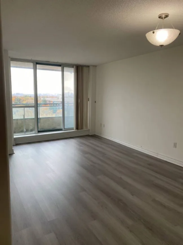 finch/yonge 一房一厅带车位出租，包水电冷暖，租金2500