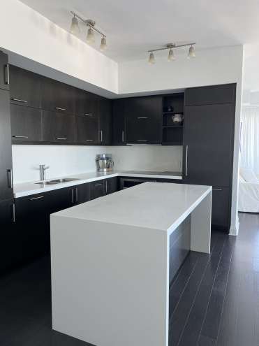 多伦多大学U Condo1080 Bay St.4401 主卧招租