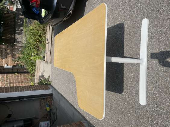 IKEA L-shape电脑桌 + 免费电脑椅