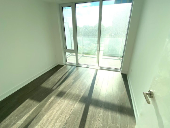 多伦多北约克2Bed+1den 2bath Condo出租 包车位水电暖气网络