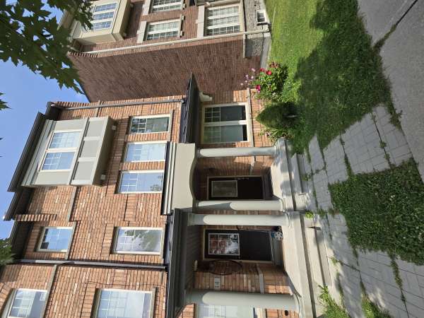 🏡 高需求的Berczy社区三室四卫无物业费联排别墅 🏡