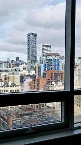 多伦多市中心1室、1车位豪华公寓出租（$2350/月）