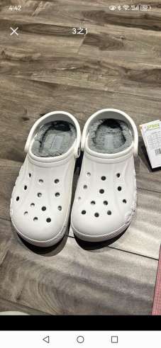便宜出全新crocs