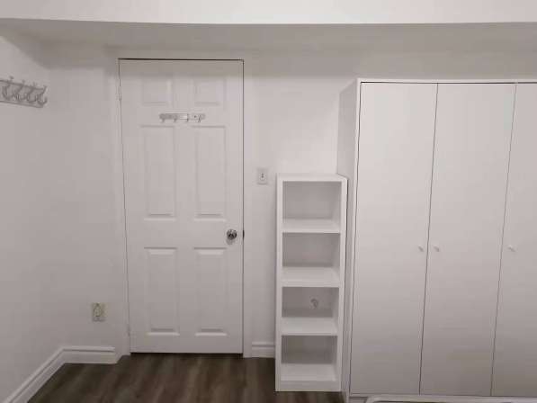 Middlefield/Steeles 新装修分门半地下室出租