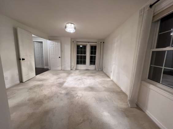 距离🇨🇦网红老街Unionville 步行仅5分钟即可到达的漂亮house整栋出租  有大客厅，