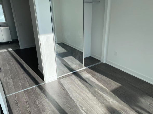 多伦多北约克2Bed+1den 2bath Condo出租 包车位水电暖气网络