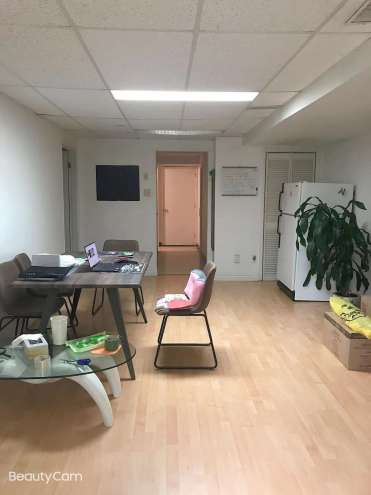 $1600. finch / mccowan 独立house一层出租。2 bedroom 1 liv