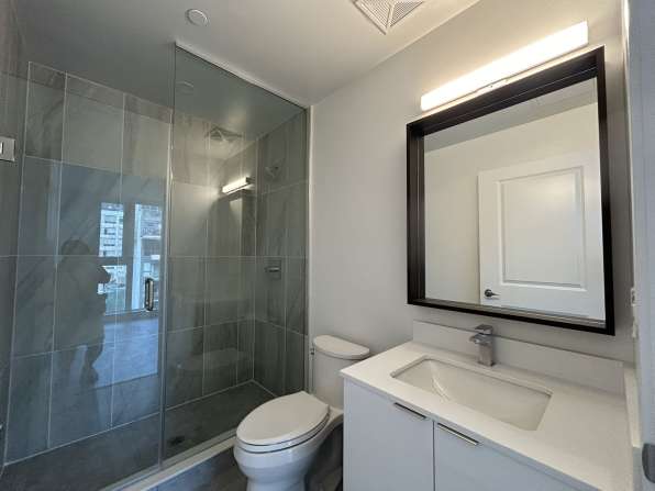 即住Bathurst/Richmond 3房3浴厕, $4300/月包车位