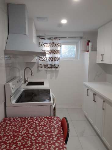 Donmills/Mcnicoll 分门地下室出租