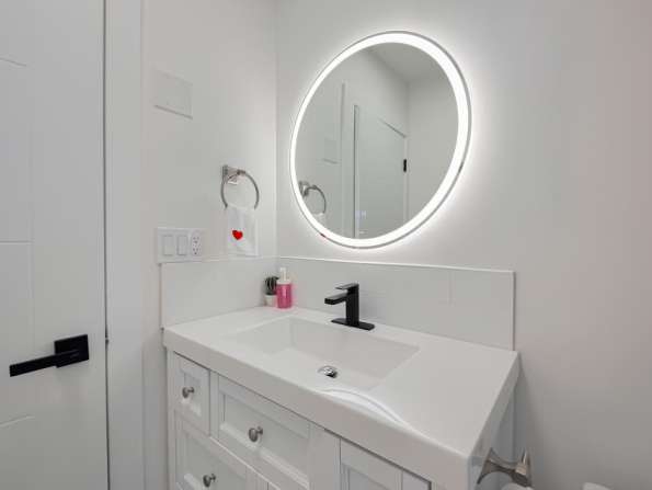 Langara附近2楼套房出租带卫生间