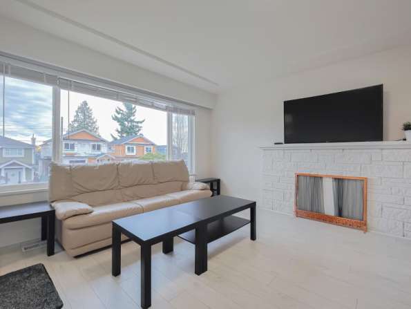 Langara附近2楼套房出租带卫生间