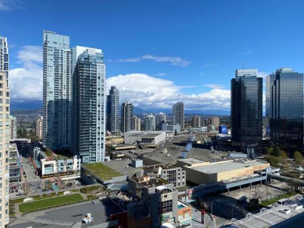 Metrotown带家具高楼层一房