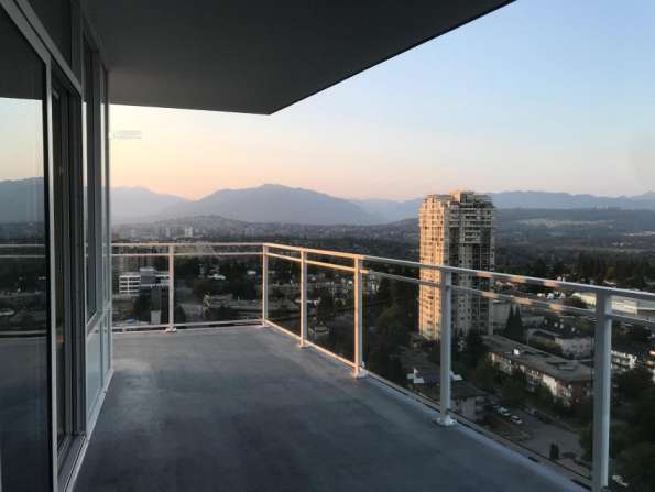 出租Metrotown22楼带冷暖空调高档