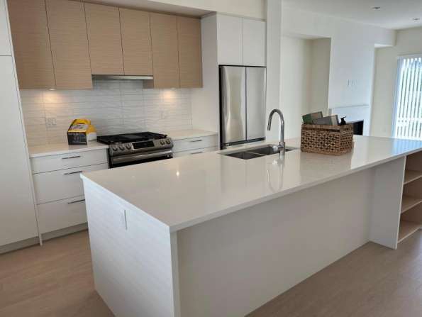 Queensboro河邊新Townhouse