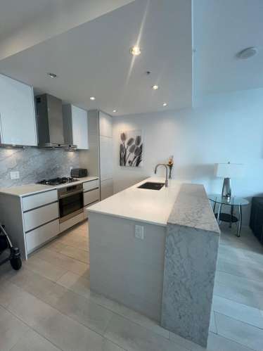 Metrotown station square 2期1b1b拎包入住