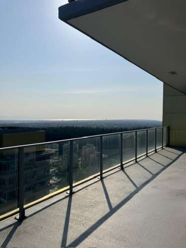 Master room in Metrotown