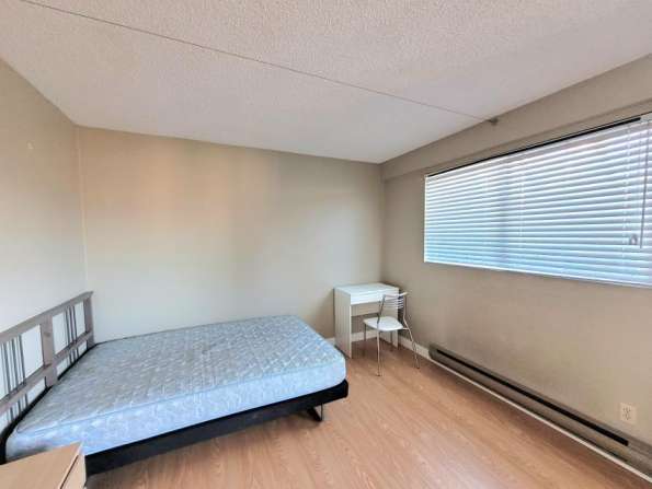10月1Metrotown独立屋二楼限女生