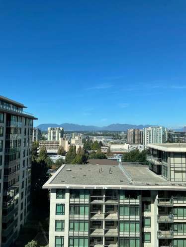 列治文中心位置2房+2卫公寓出租