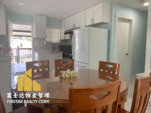 近Brentwood独立屋楼上2B1B出租