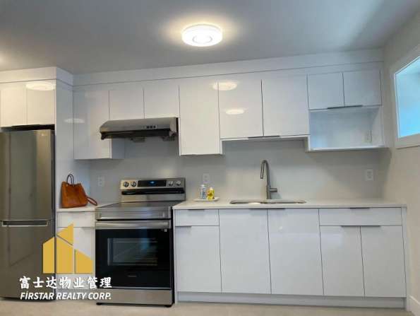 温西名校区新房2B1B半地下室出租