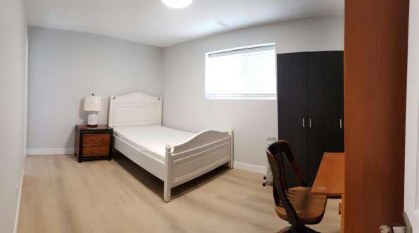 Burnaby 兩套房 $1350/套房