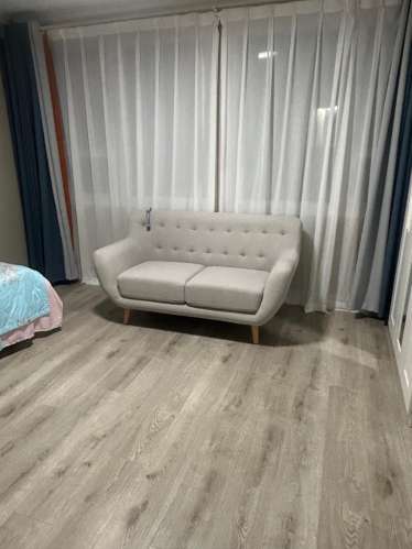 独立屋近Metrotown 楼上一个大房间分租