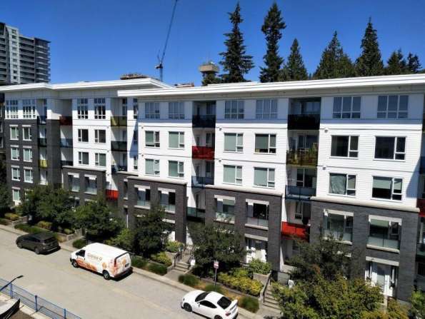 本拿比Burnaby SFU校区山顶公寓